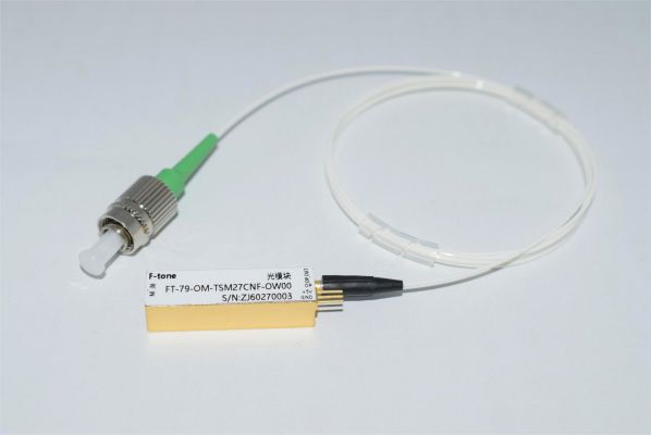 3GHz DWDM集成模拟光发？